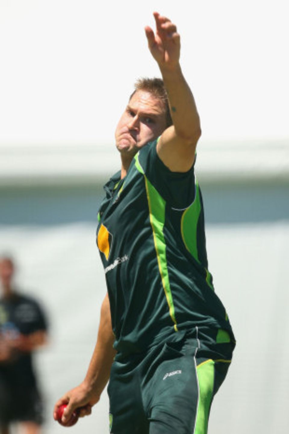 Ryan Harris bowled in the nets to test an ongoing knee problem