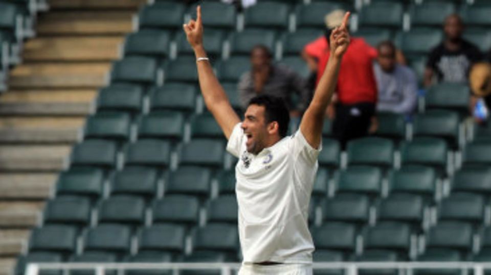 Zaheer Khan picked up the crucial wicket of Graeme Smith