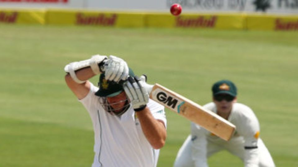 Graeme Smith could only fend a Mitchell Johnson short ball to the slips