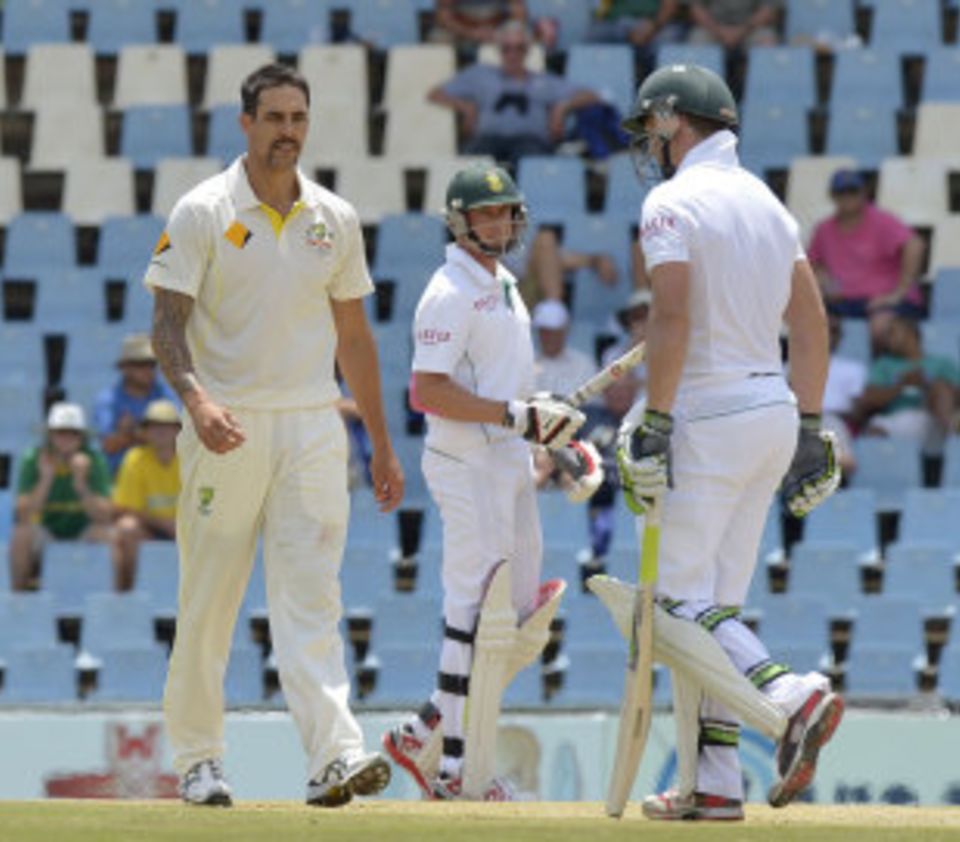 Mitchell Johnson eventually got the better of AB de Villiers, but South Africa's other batsmen need to follow de Villiers' lead