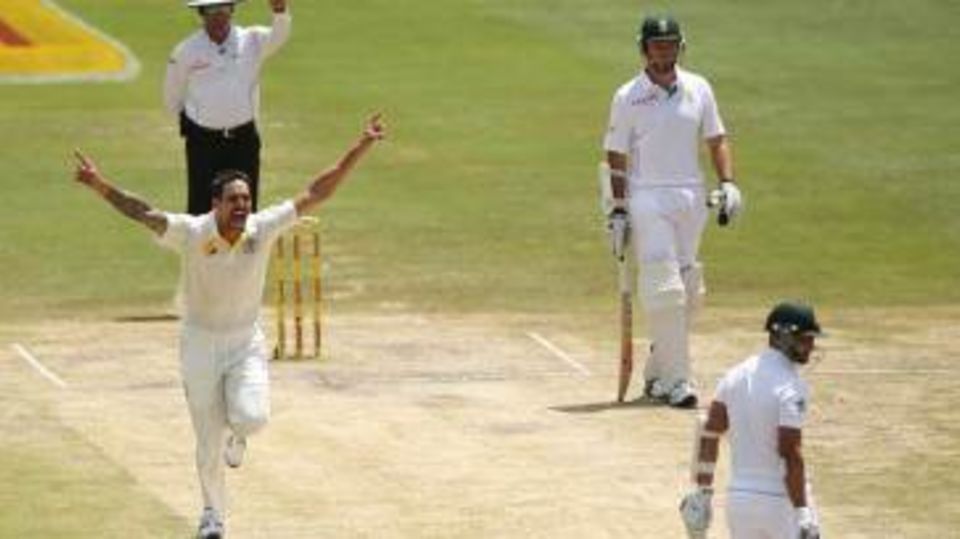 Mitchell Johnson removed Alviro Petersen in his first over