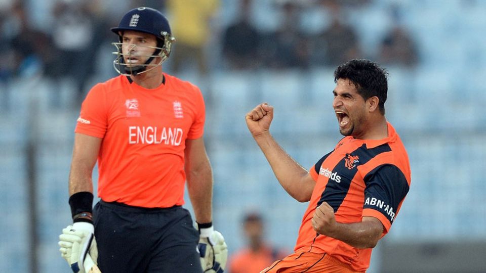 Mudassar Bukhari broke his wicket drought for the tournament ... and in some style
