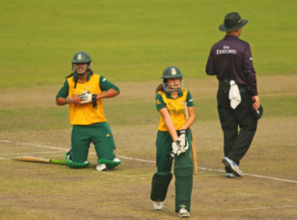 Sune Luus was run-out after a collision with Chloe Tryon