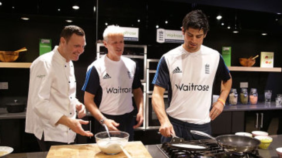 Peter Moores and Alastair Cook prepare breakfast