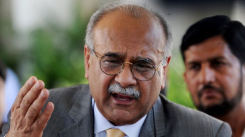 Najam Sethi speaks to the media outside the Supreme Court