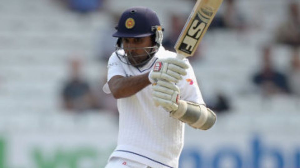 Mahela Jayawardene pulls on his way to fifty