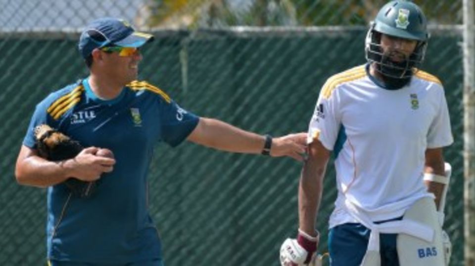 Russell Domingo chats with Hashim Amla during training
