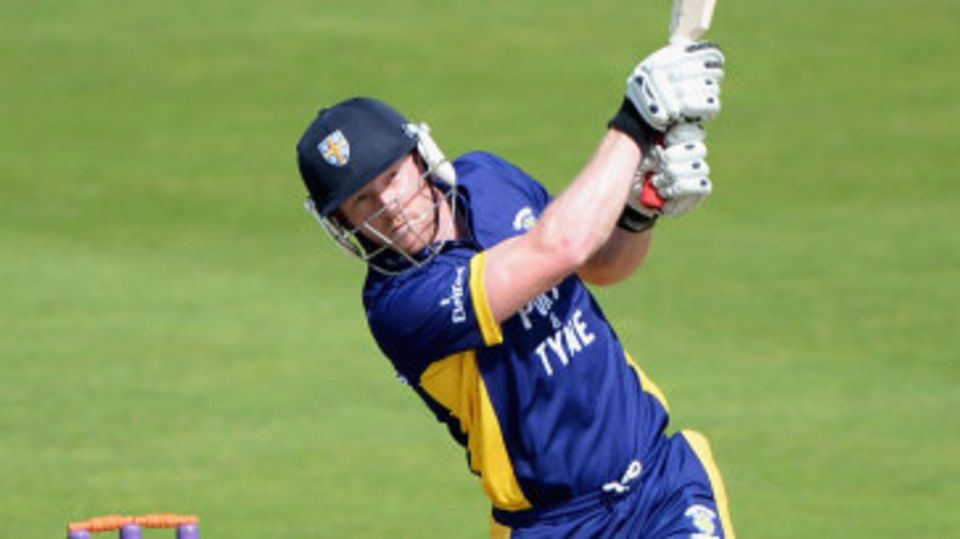 Paul Collingwood hit six boundaries in his 38