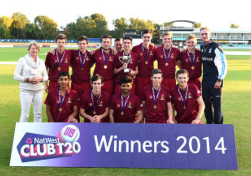 Stuart Broad with the winners of the U-19 Club T20 final, Bexley Rangers