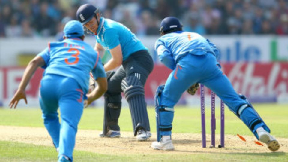 MS Dhoni completes the stumping with Eoin Morgan out of his ground