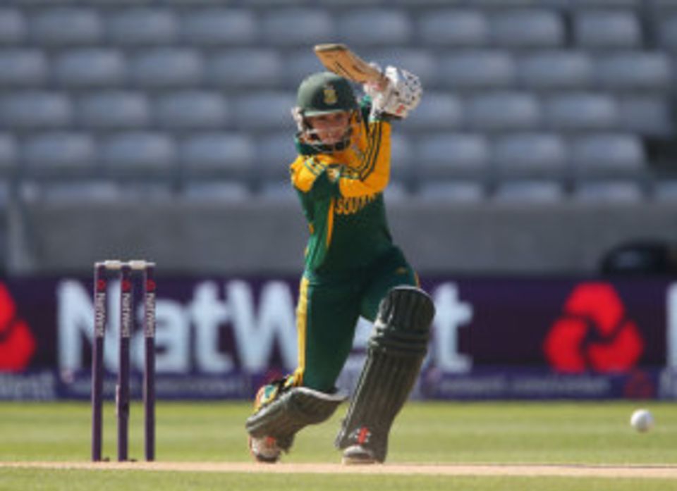 Dane van Niekerk led the chase with an unbeaten 70