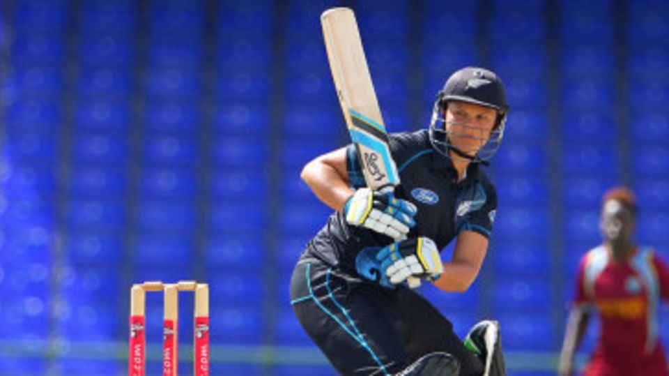 Suzie Bates scored 13 off 35 balls