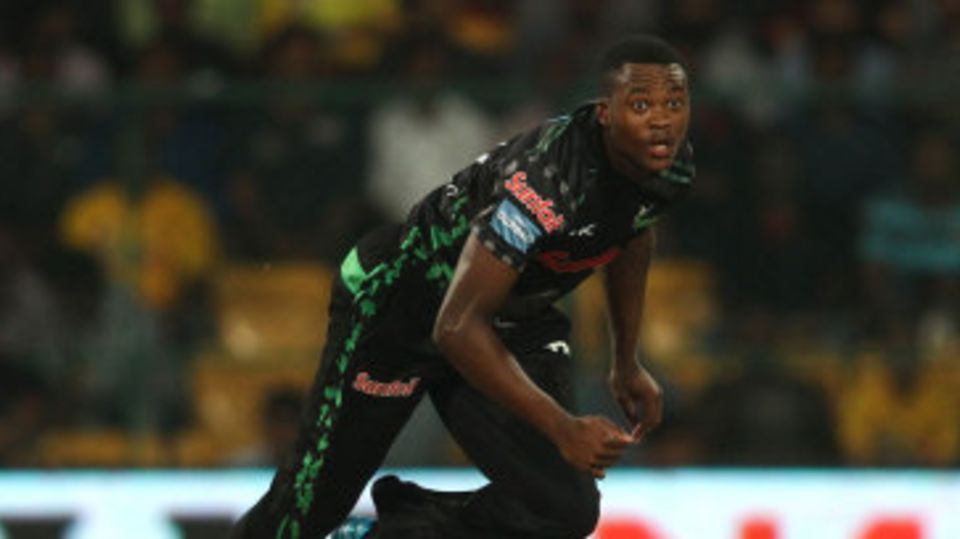 Andile Phehlukwayo hurls in a delivery