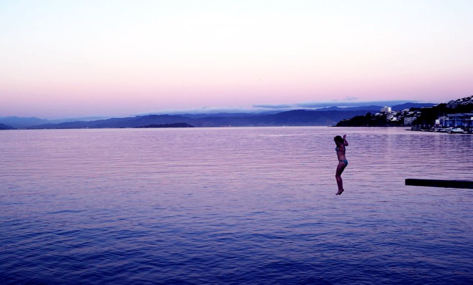 Leaping into the water would be a "choice" thing to do when in New Zealand