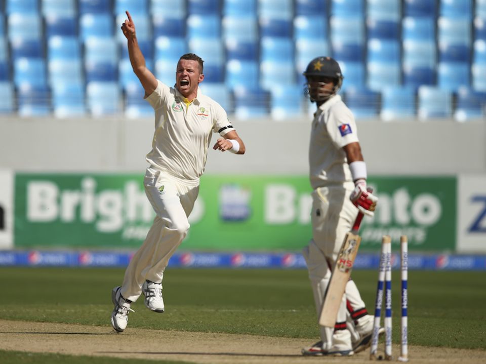 File photo: Peter Siddle picked up three wickets to rattle Queensland's top order
