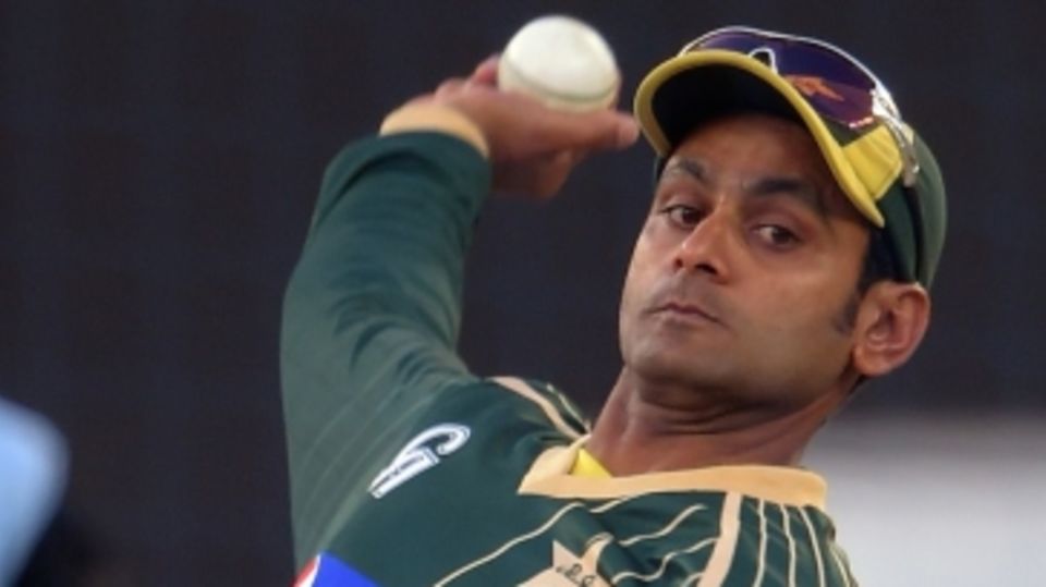 Mohammad Hafeez bowls in the nets