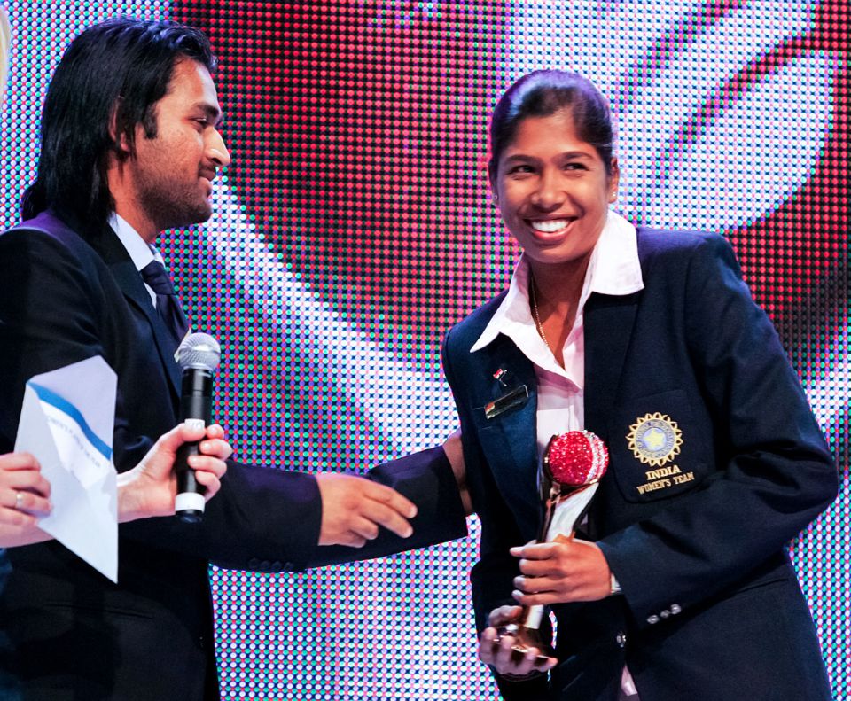 Goswami receives the 2007 ICC's Women's Cricketer of the Year award from MS Dhoni