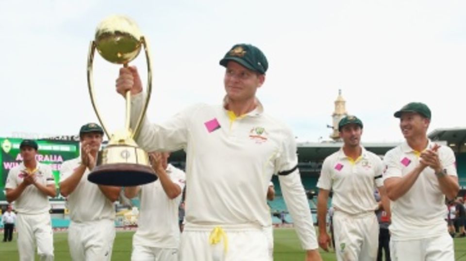 Steven Smith with the Border-Gavaskar trophy
