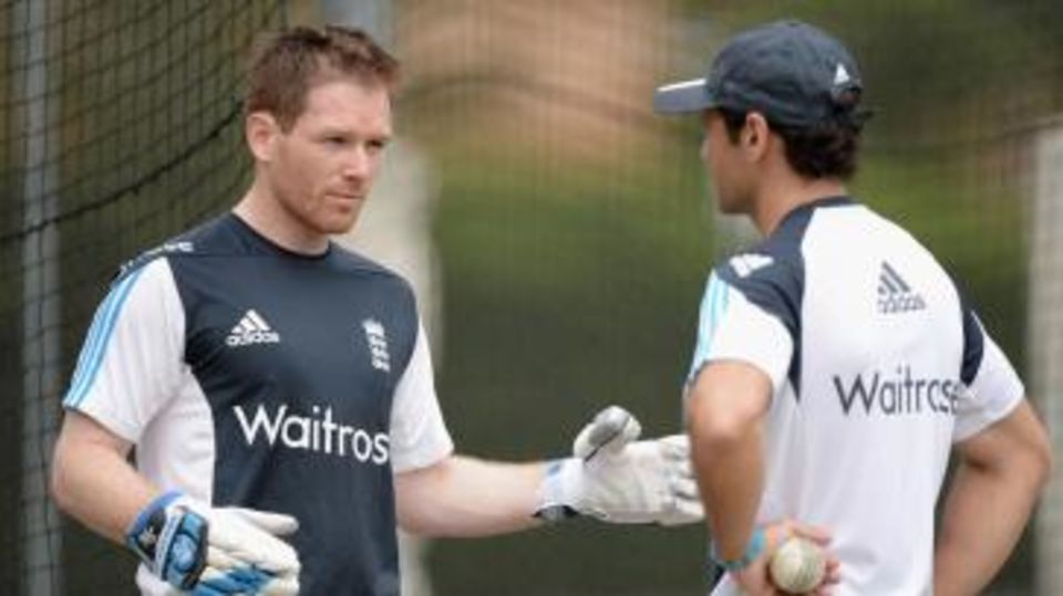 Eoin Morgan chats to batting coach Mark Ramprakash at training