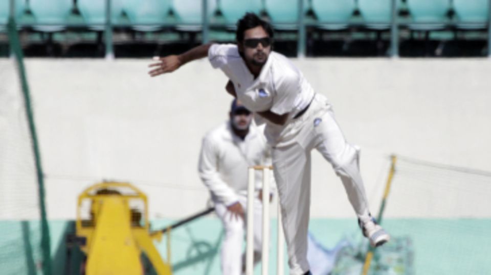 Jharkhand's Shahbaz Nadeem claimed 4 for 77