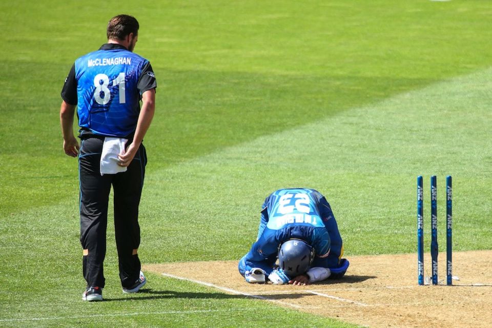 Tillakaratne Dilshan sprained a wrist after clattering into the stumps