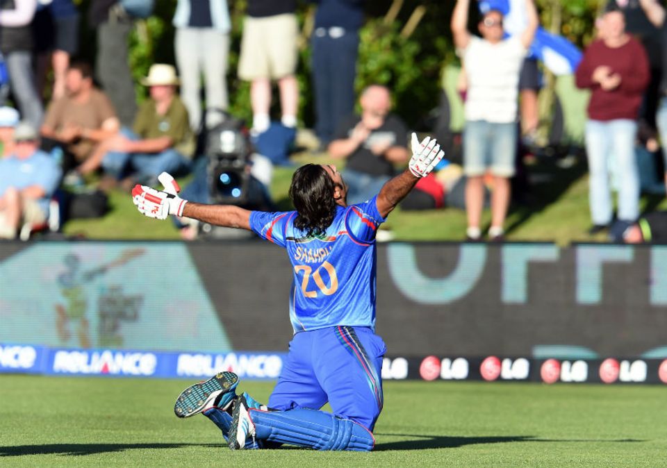 Shapoor Zadran headed towards Afghanistan's supporters after completing victory