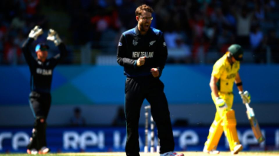 Daniel Vettori roars after dismissing Steven Smith