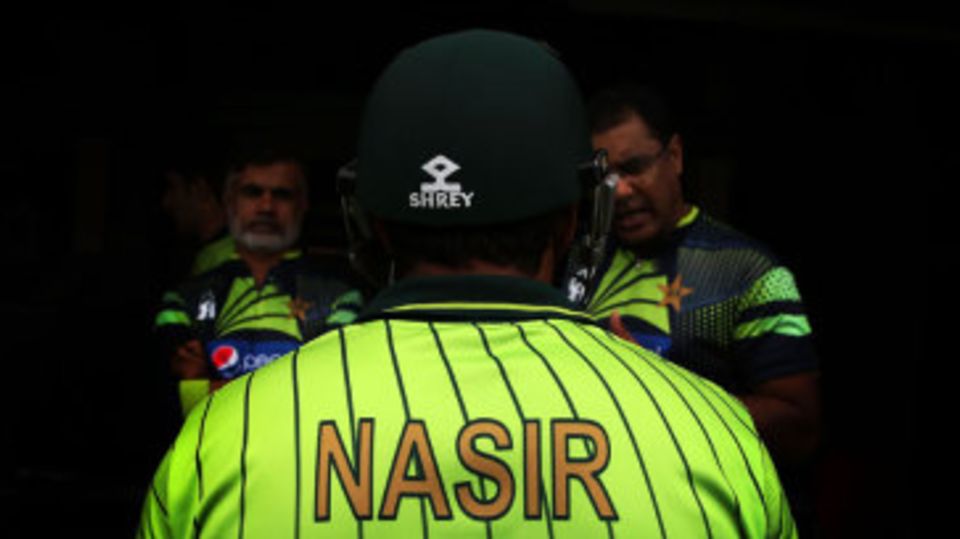 Nasir Jamshed speaks to coach Waqar Younis