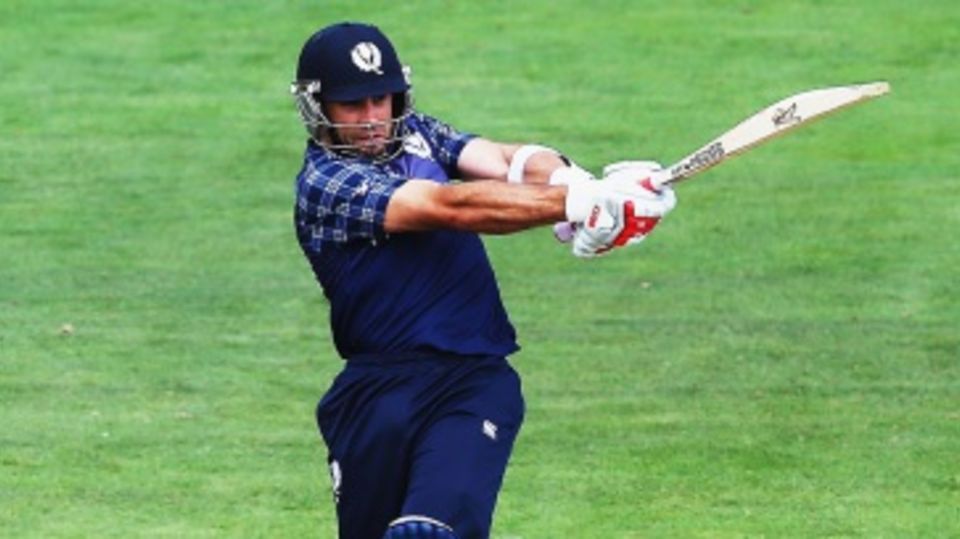 Kyle Coetzer unleashes a pull on his way to 156