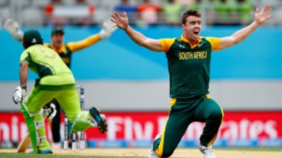 Kyle Abbott appeals for lbw