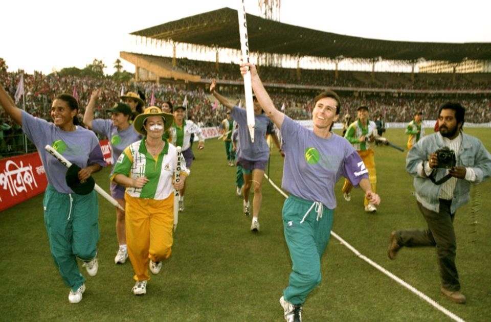Australia's players do a victory lap after winning the 1997 World Cup