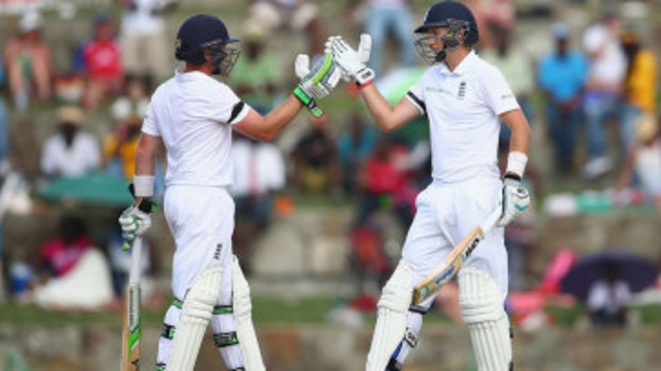 Ian Bell and Joe Root added 177 for fourth wicket