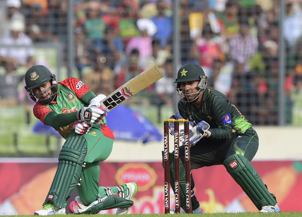 Mushfiqur Rahim's arrival catalysed a shift of momentum that saw Bangladesh score 262 runs in their last 30 overs