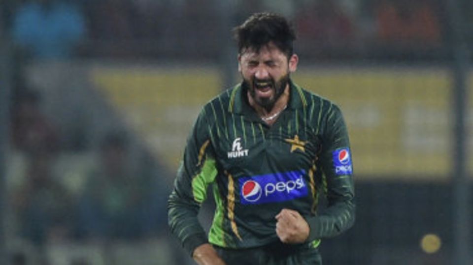 Junaid Khan had Soumya Sarkar caught behind for 17