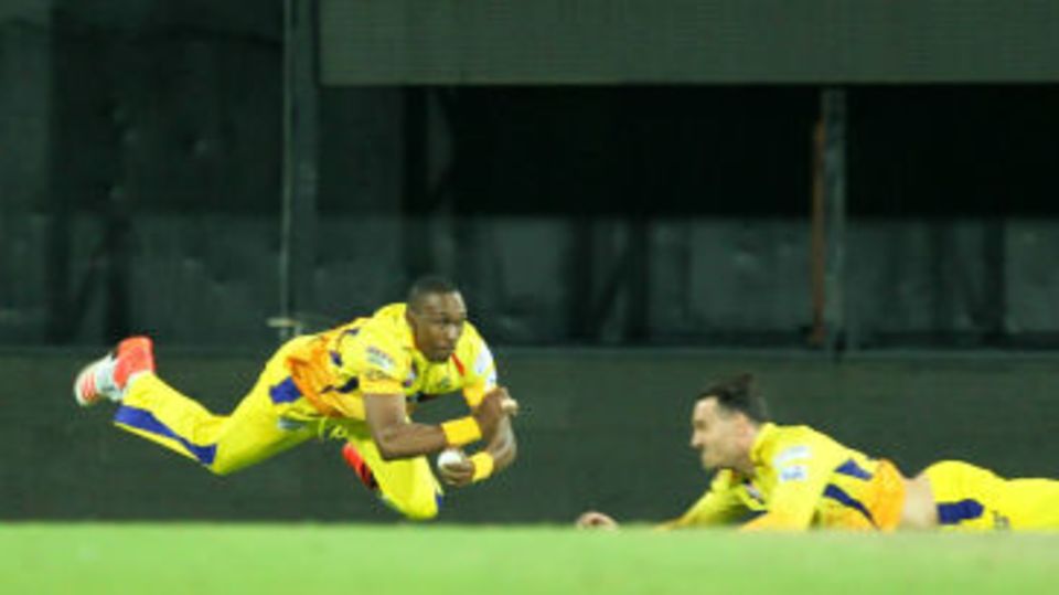 Dwayne Bravo takes a diving catch 