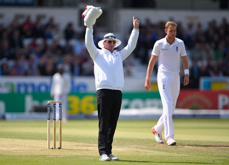 There was some early punishment for the England bowlers as New Zealand continued to attack, with Stuart Broad claiming a very expensive five-wicket haul