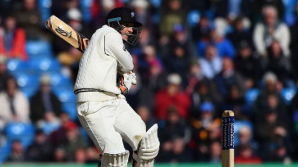 BJ Watling cracks away a pull