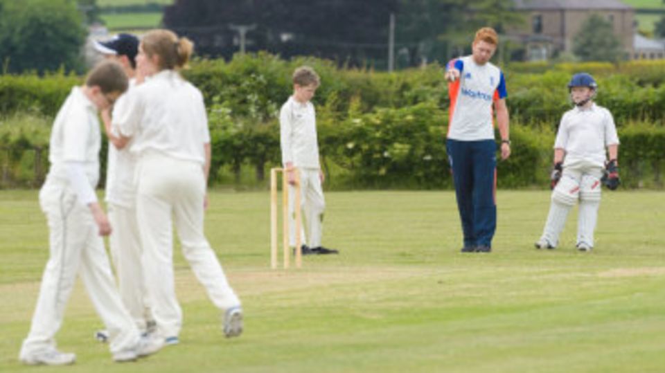 Jonny Bairstow gives some wicketkeeping tips