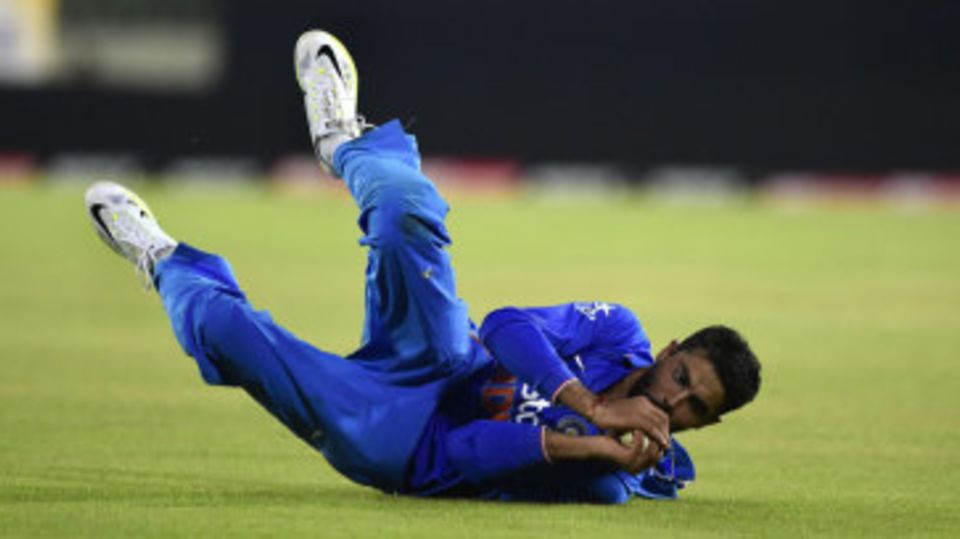 Ravindra Jadeja took the catch to dismiss Nasir Hossain