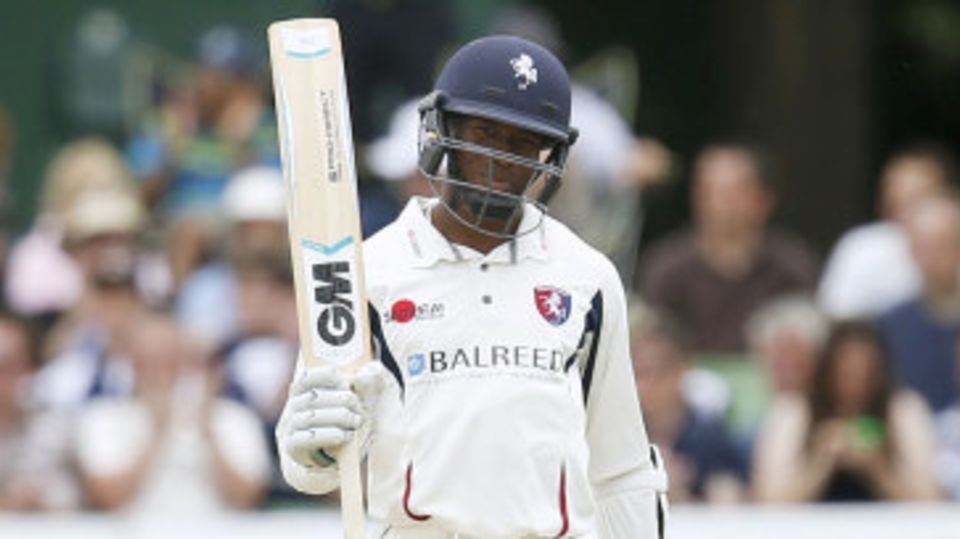 Daniel Bell-Drummond sped to a 92-ball hundred