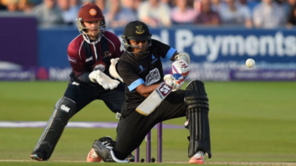 Mahela Jayawardene struck a sprightly half-century