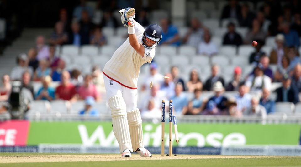 However, Siddle struck again, with the eighth ball on resumption, dismantling Stuart Broad's off stump