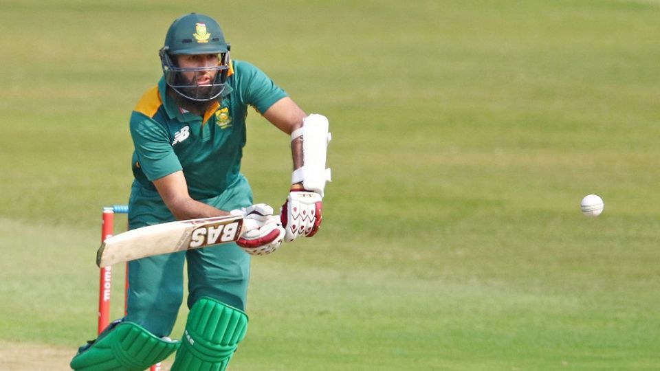 South Africa opted to bat in the series decider and Hashim Amla's 55-ball 44 helped them off to their best opening stand of the series - 89 in 121 balls