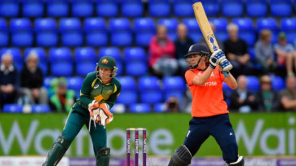 Natalie Sciver's calm innings took England towards victory