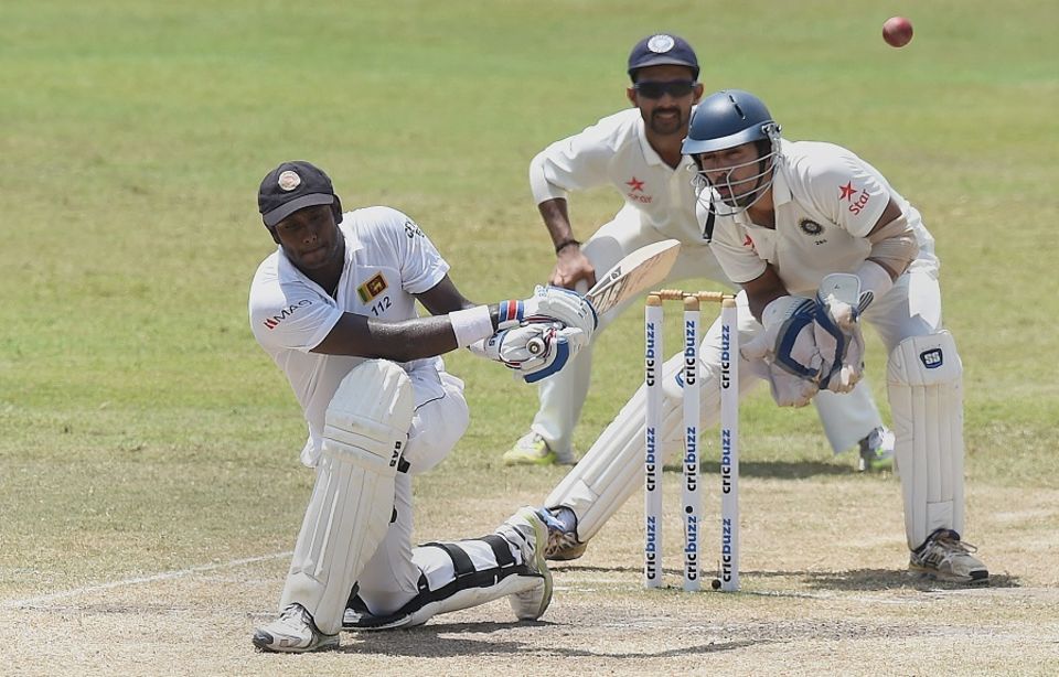 Angelo Mathews was left fighting a lone battle at the SSC