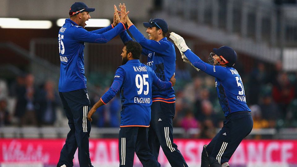 Steven Finn then pulled a brilliant diving grab out of the bag to remove Steven Smith