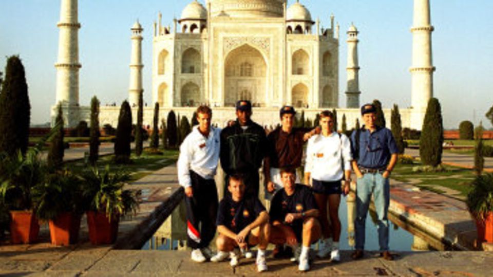 England cricketers pose in front of the Taj Mahal