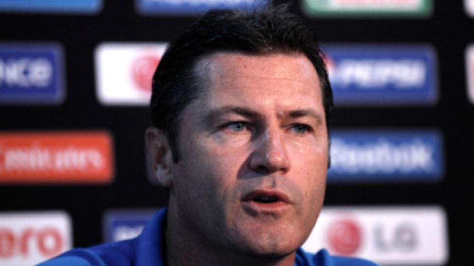 Simon Taufel close-up