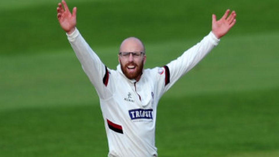 Jack Leach ran through Warwickshire's top order