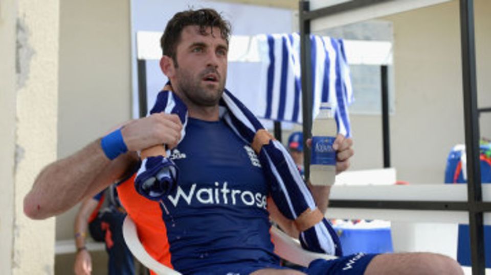 Liam Plunkett takes a break in the shade